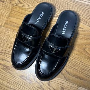 Excellent condition woman’s vintage leather Prada Loafers. In black size 38.5 eu